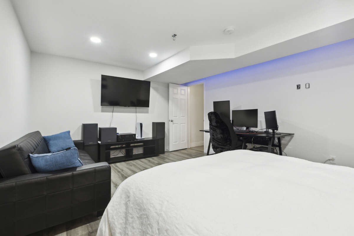 Separate entrance for the laundry room