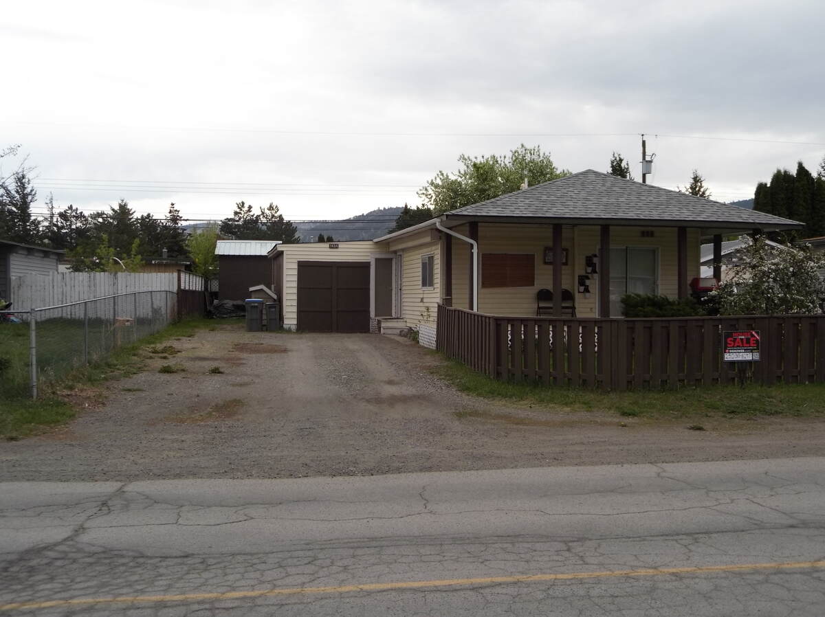 House / Land with Building(s) For Sale in Merritt, BC - 3+1 bed, 1 bath