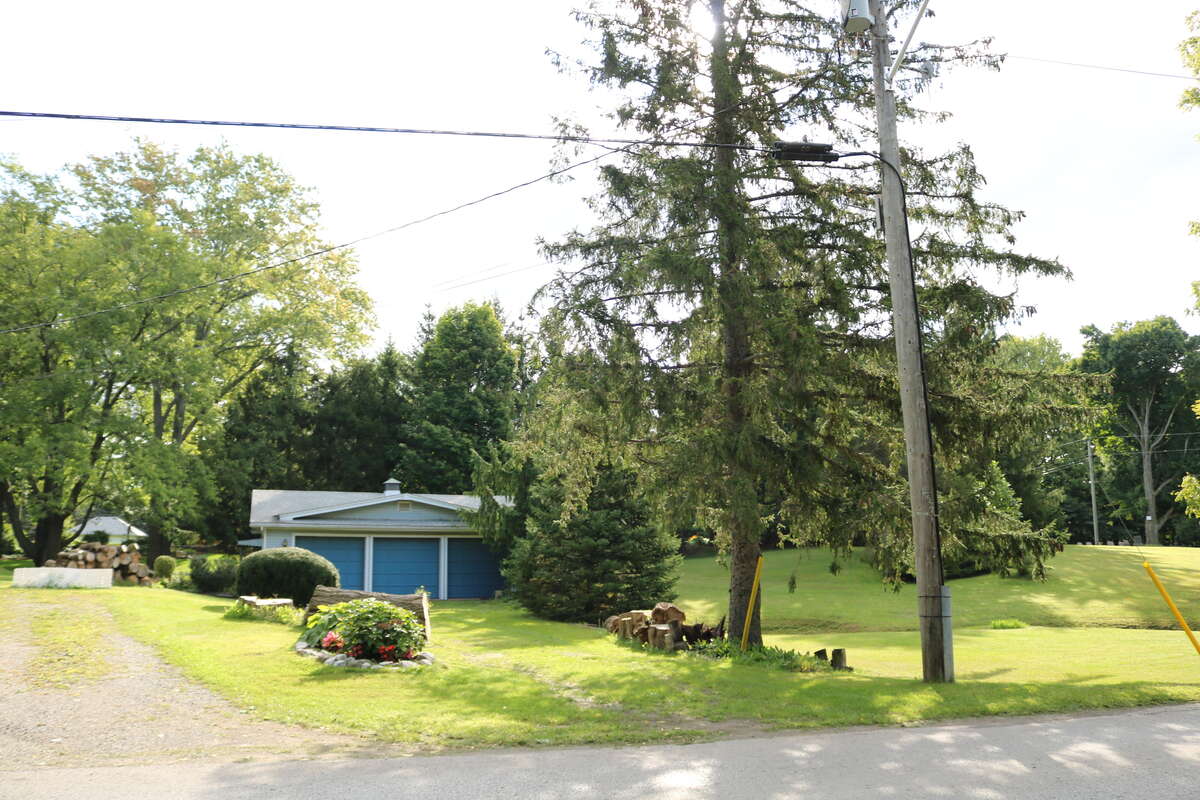 2022 Effingham Street 2nd driveway view
