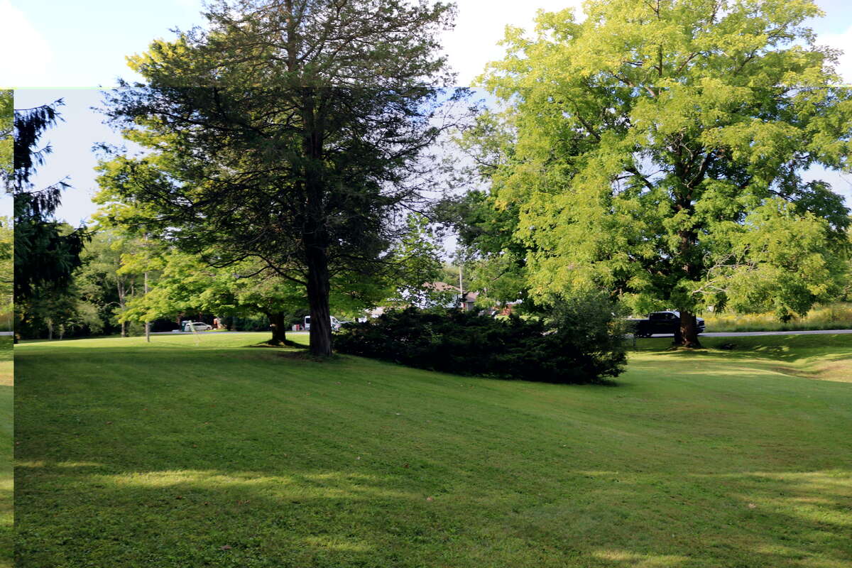 2022 view from the right side of the garage towards Welland Road