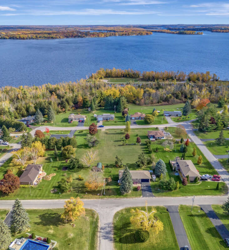 456 Old Surrey Lane, Bobcaygeon, Ontario K0M 1A0