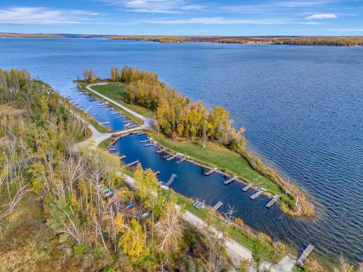 456 Old Surrey Lane, Bobcaygeon, Ontario K0M 1A0