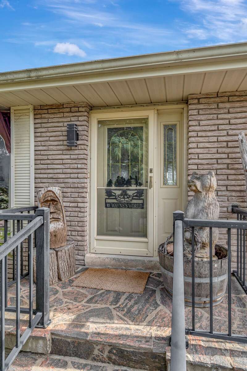 456 Old Surrey Lane, Bobcaygeon, Ontario K0M 1A0