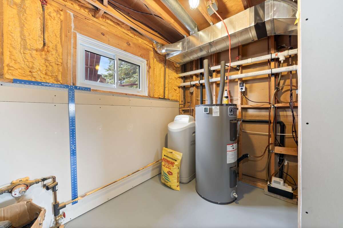 456 Old Surrey Lane, Bobcaygeon, Ontario K0M 1A0