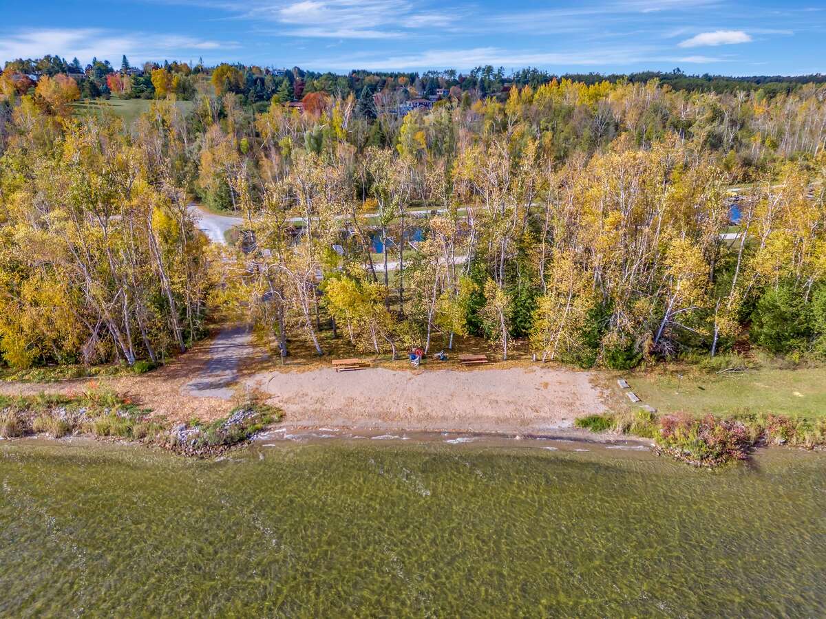 456 Old Surrey Lane, Bobcaygeon, Ontario K0M 1A0