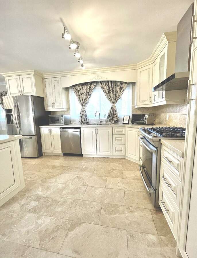 Full renovation main floor kitchen