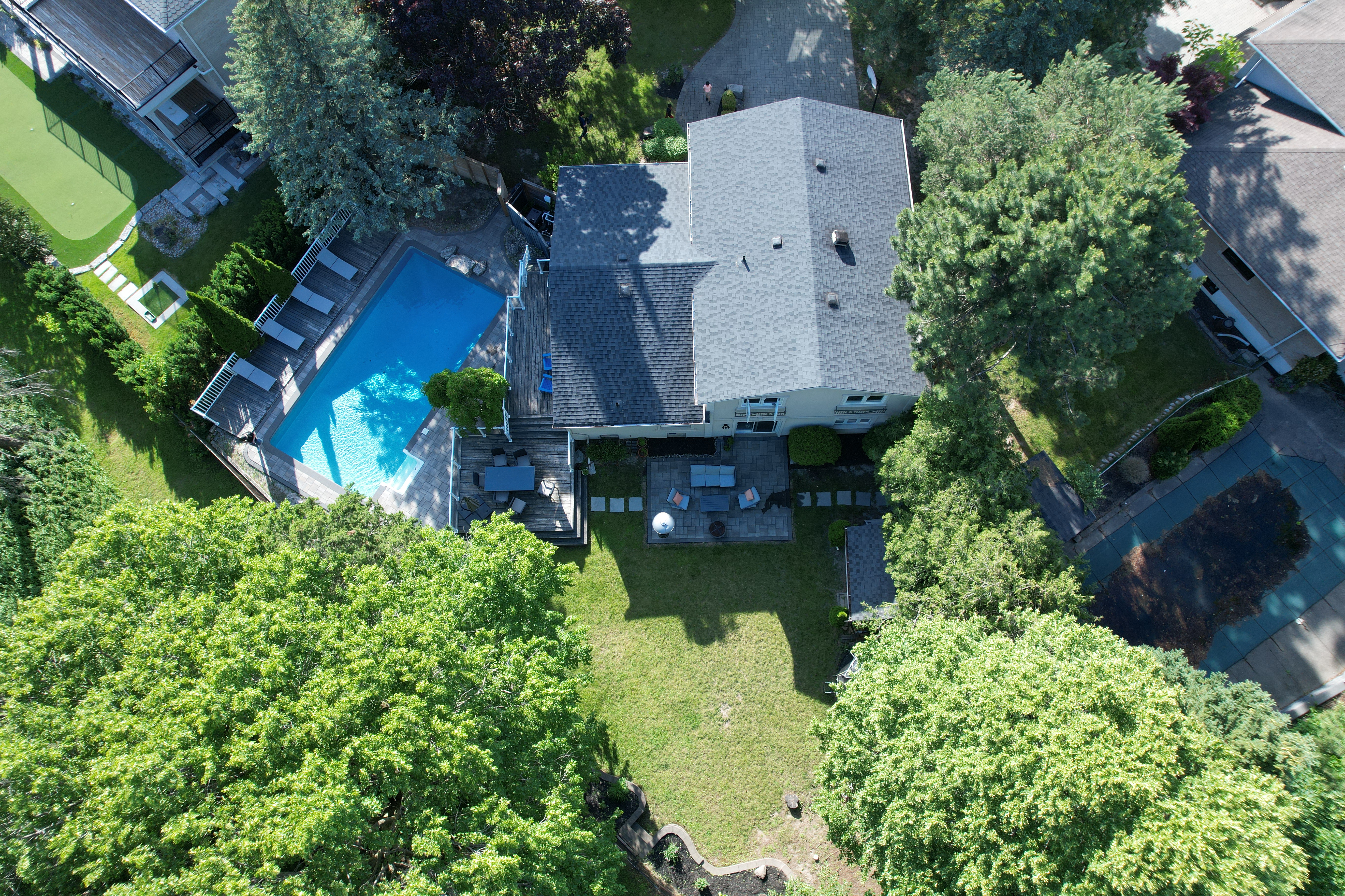 4BR Backyard Oasis Backing Bayview Country Club