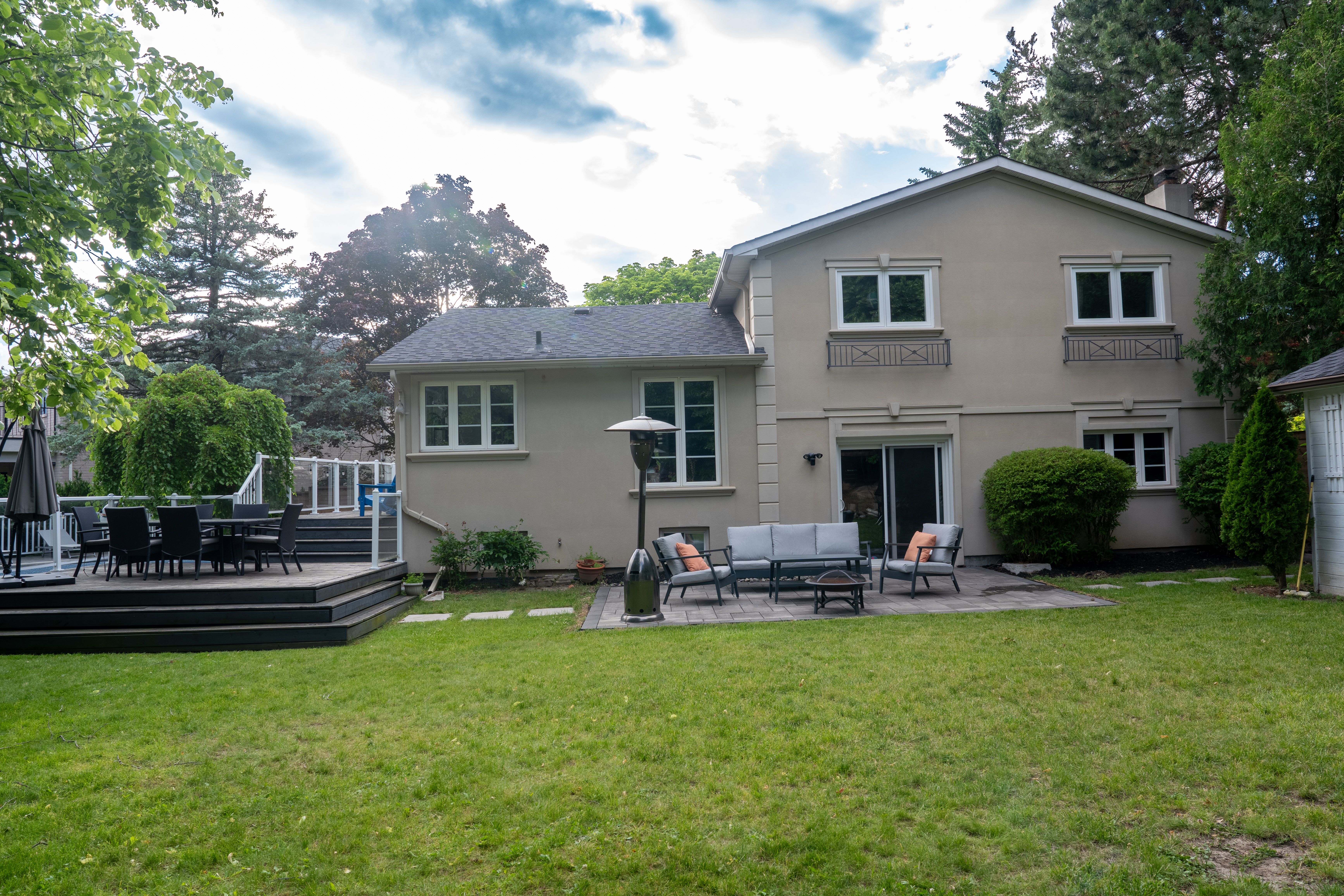 4BR Backyard Oasis Backing Bayview Country Club