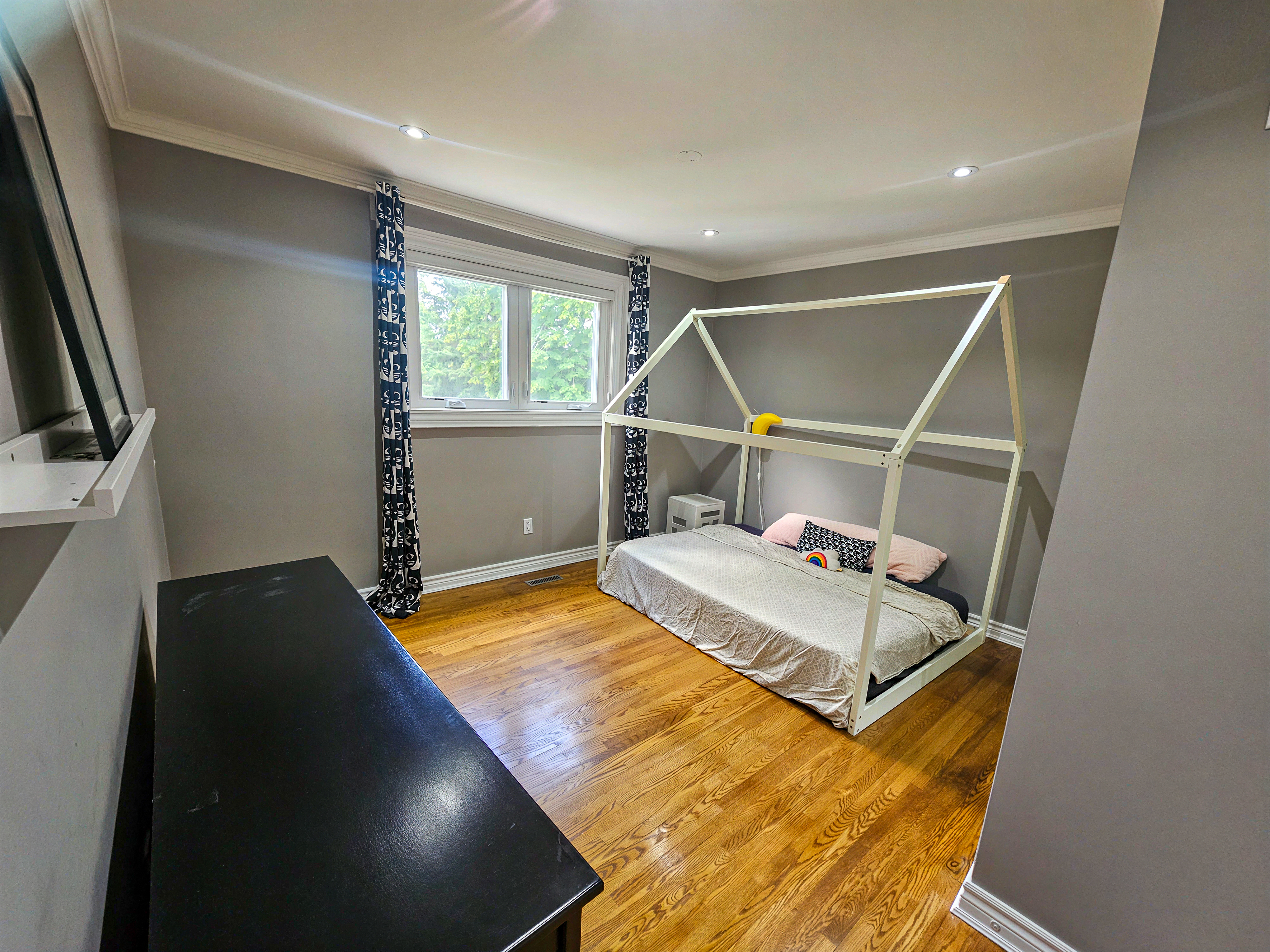 4BR Backyard Oasis Backing Bayview Country Club