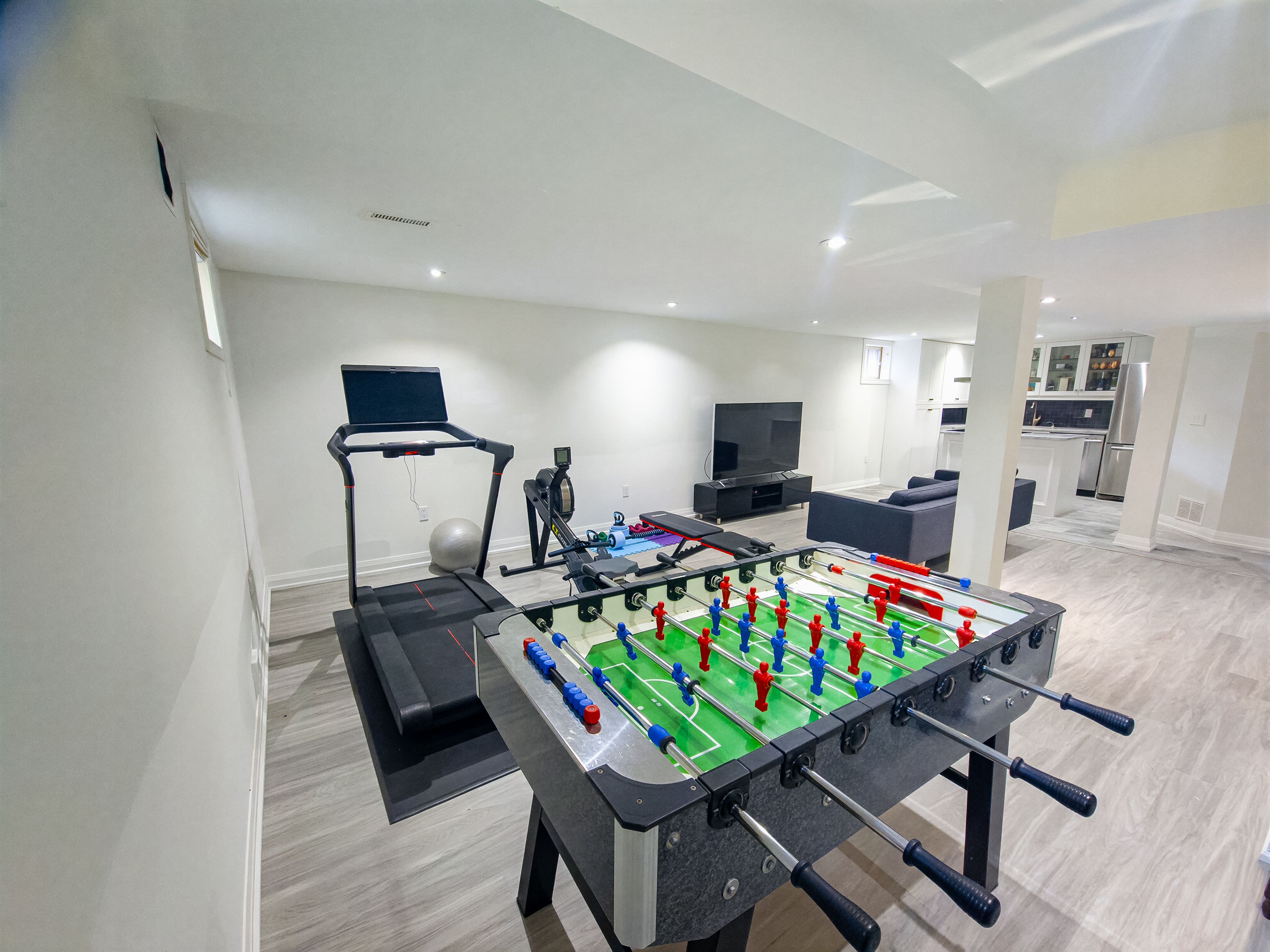 4BR Backyard Oasis Backing Bayview Country Club