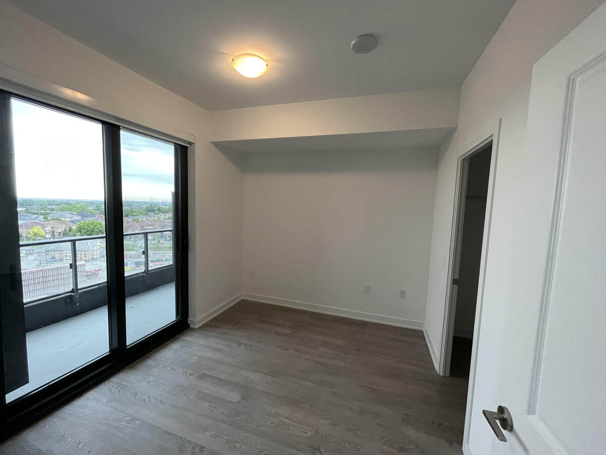 Condo For Sale in Vaughan, ON - 1 bed, 1 bath