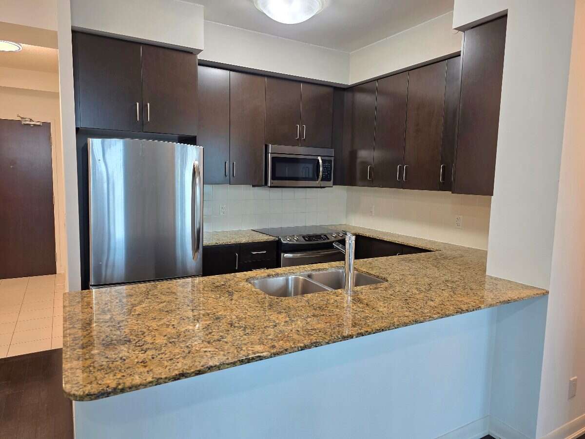 Bright 1 Bedrooom with Toronto Skyline/Lake View!