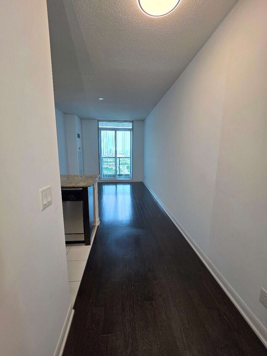 Bright 1 Bedrooom with Toronto Skyline/Lake View!