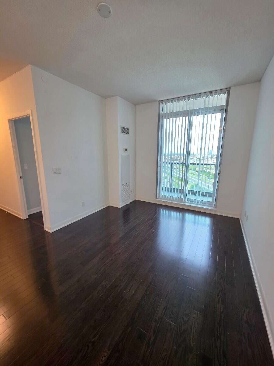 Bright 1 Bedrooom with Toronto Skyline/Lake View!