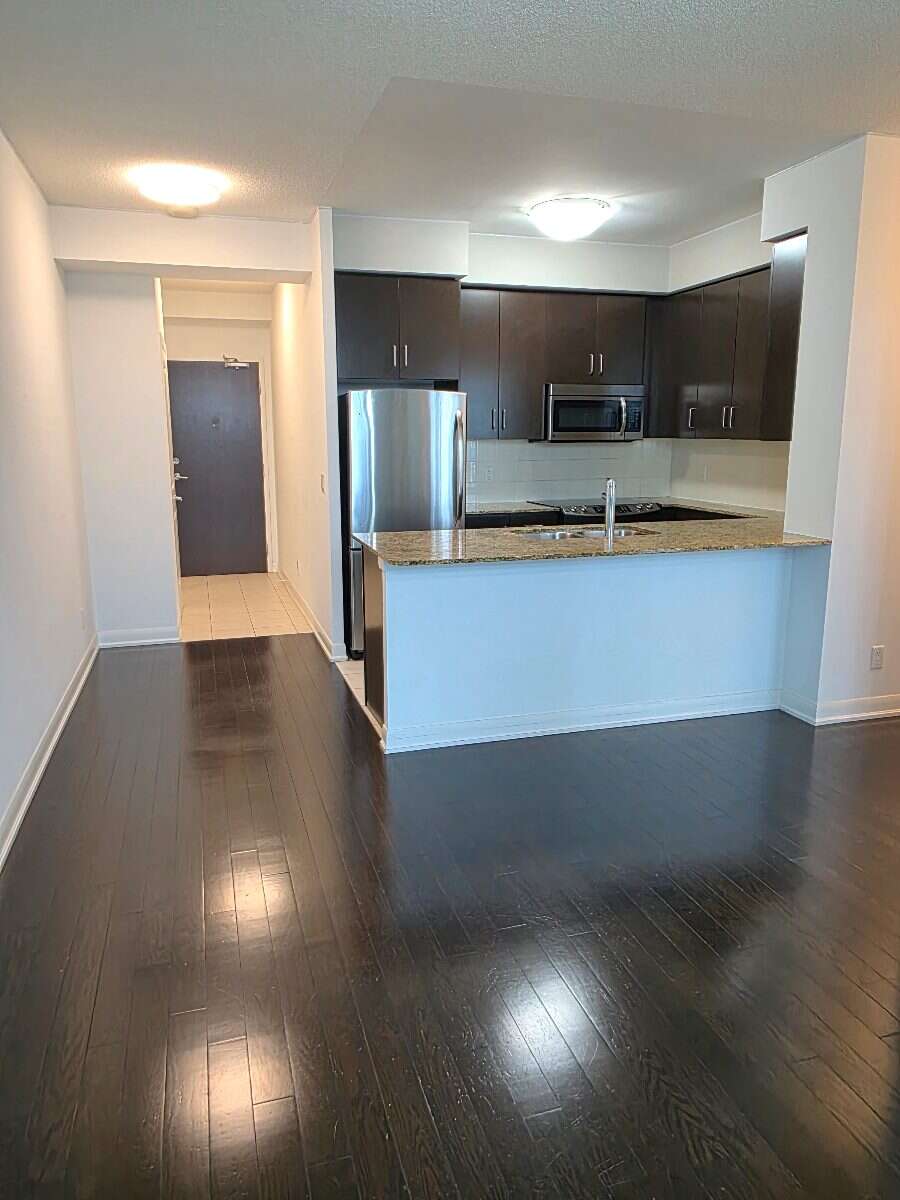 Bright 1 Bedrooom with Toronto Skyline/Lake View!