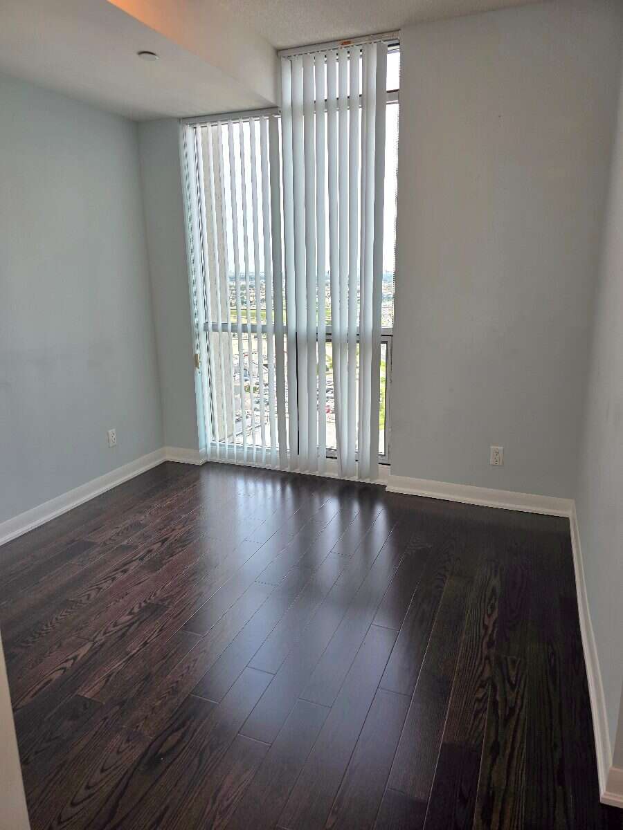 Bright 1 Bedrooom with Toronto Skyline/Lake View!