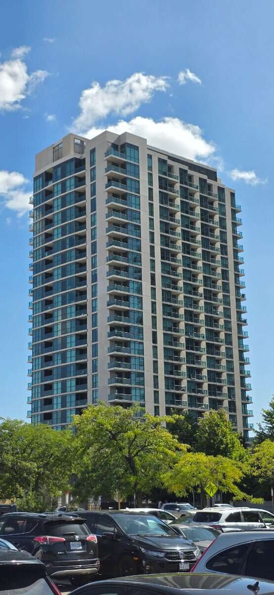 Bright 1 Bedrooom with Toronto Skyline/Lake View!
