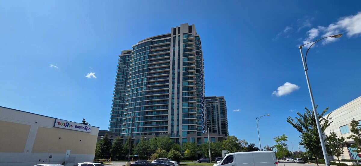 Bright 1 Bedrooom with Toronto Skyline/Lake View!