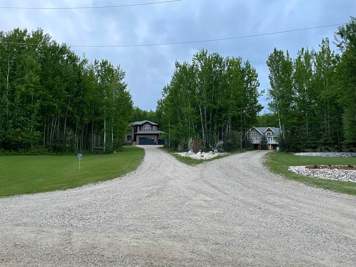Acreage / House For Sale in Brazeau County, AB - 4 bed, 3.5 bath