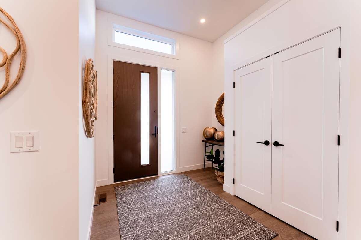 Entry + foyer