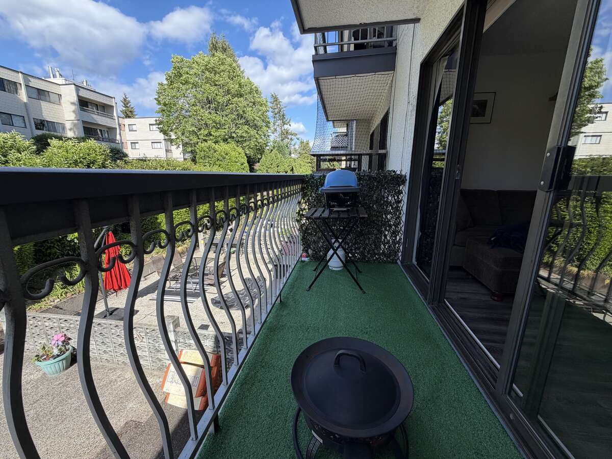 Bright, Fully Renovated Condo