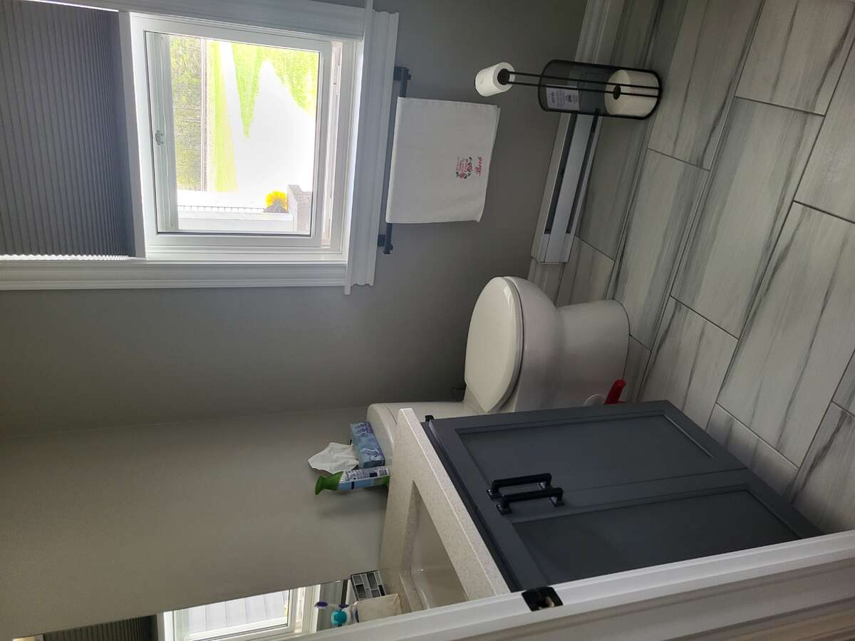Full bath on opposite side