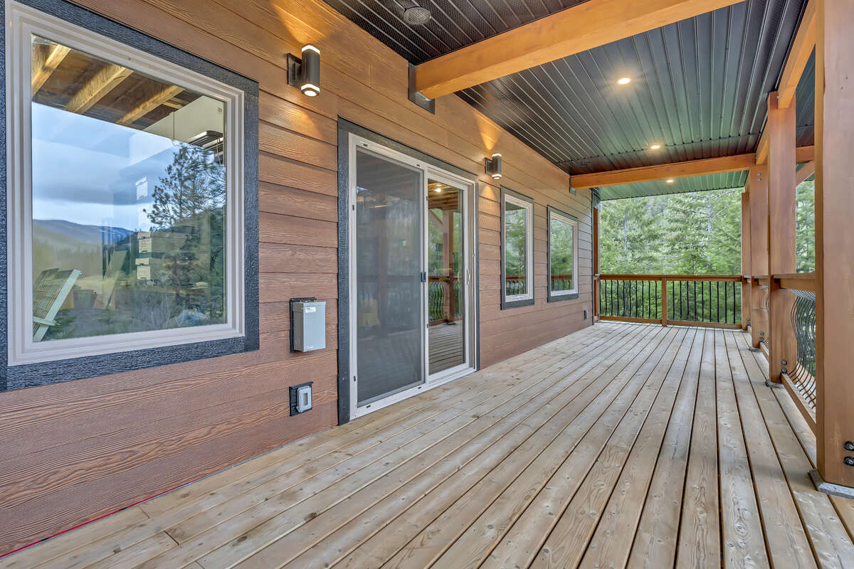 Covered Deck off of Walk-out Basement