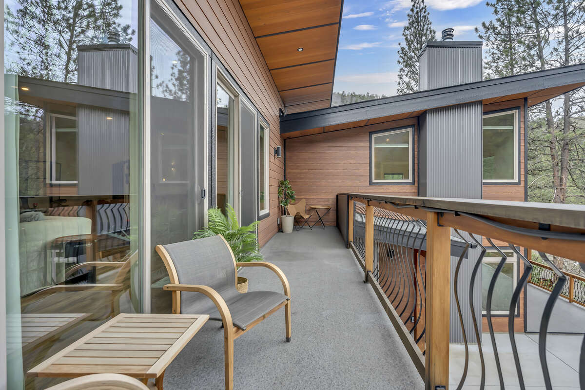 Deck off Bonus Room