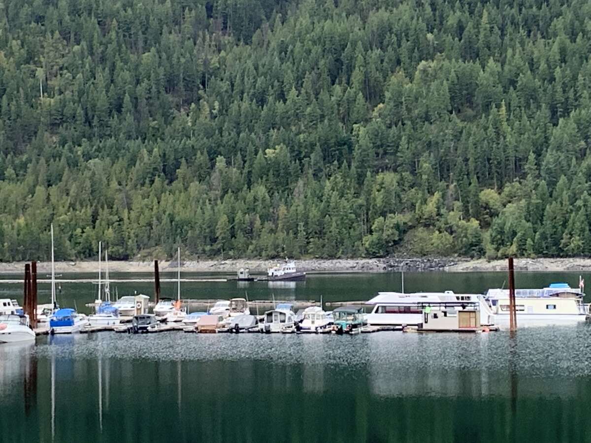 LIVE WHERE THE LAKE BECOMES YOUR BACKYARD