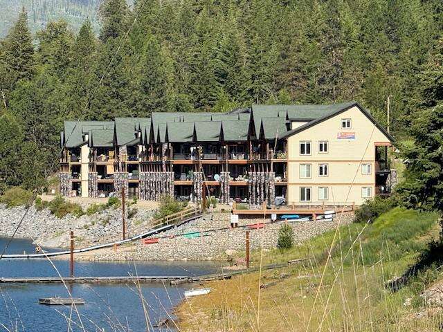 LIVE WHERE THE LAKE BECOMES YOUR BACKYARD