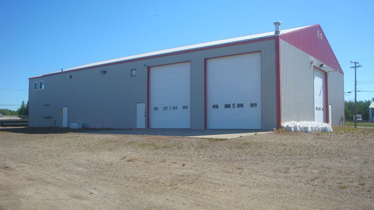 Land with Building(s) / Business / Business with Property / Commercial Space For Sale in Dawson Creek, BC - 0 bed, 2 bath