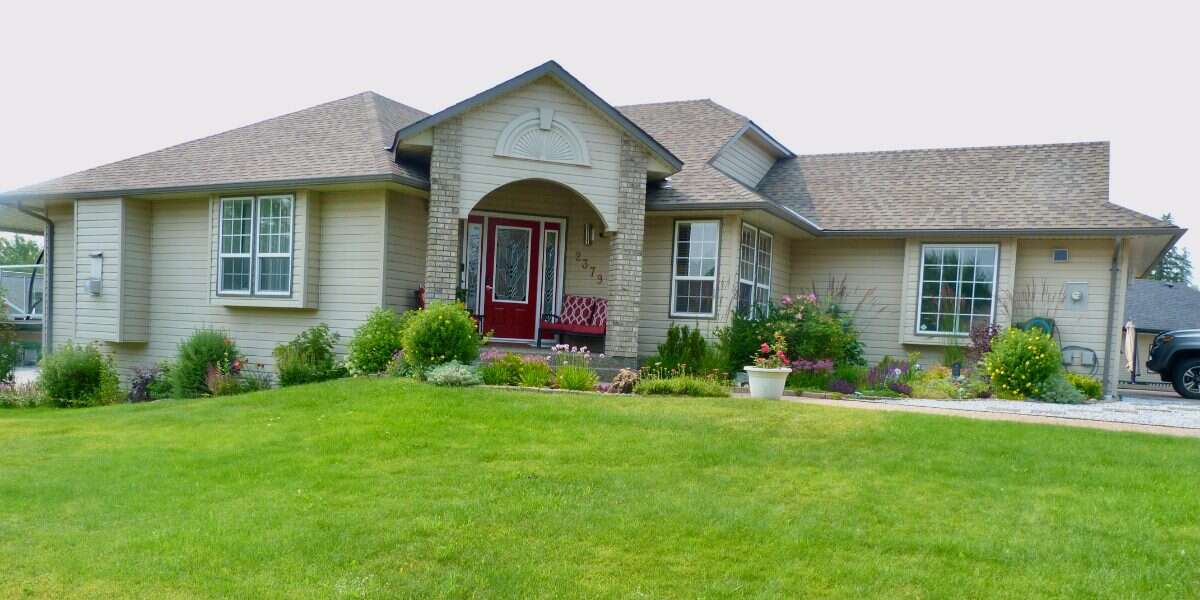 Beautiful home in Aberdeen Golf Course community 