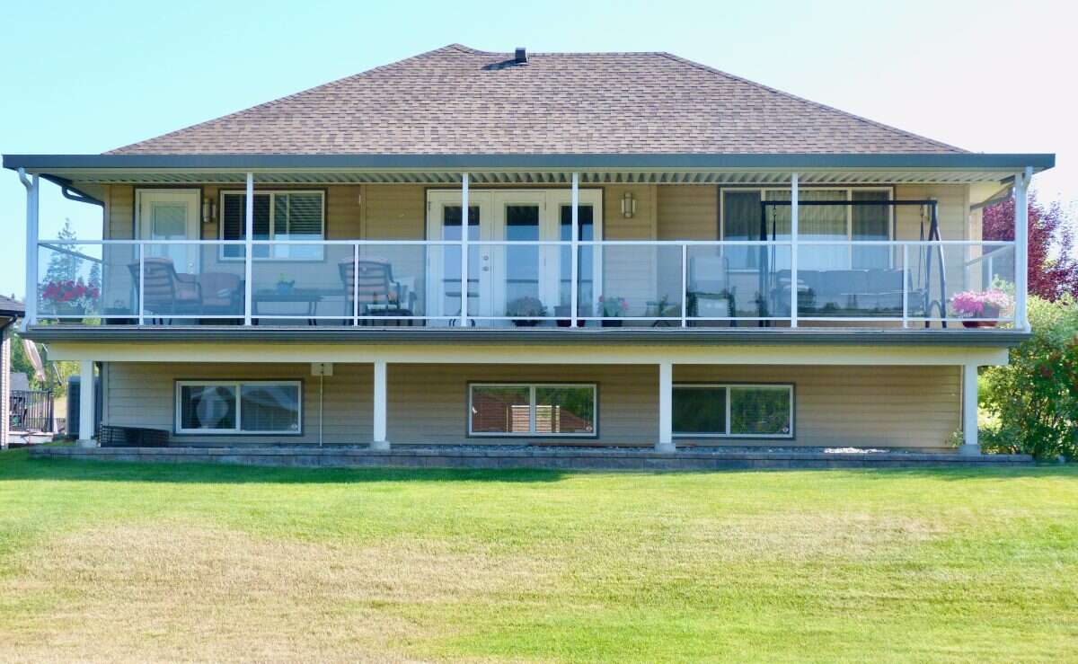 Beautiful home in Aberdeen Golf Course community 