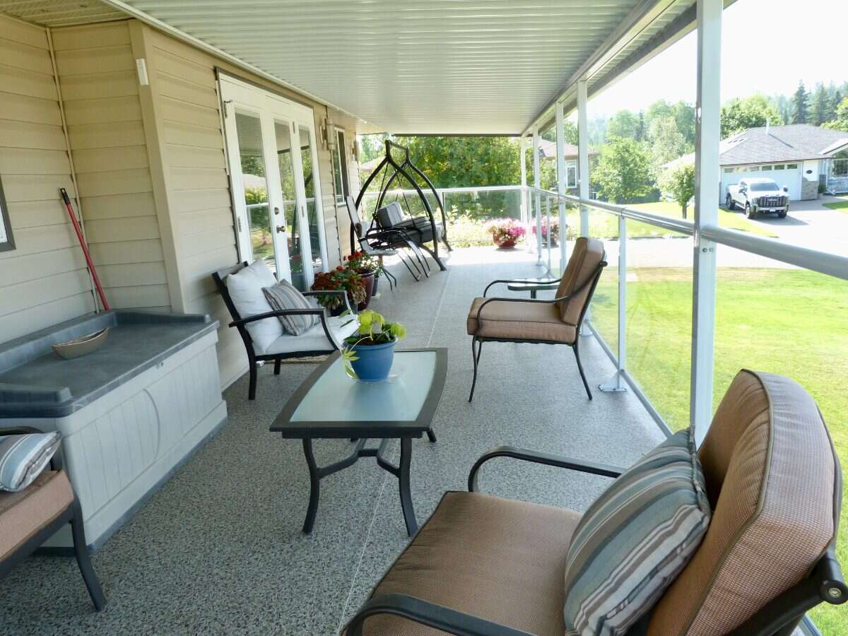 Beautiful home in Aberdeen Golf Course community 