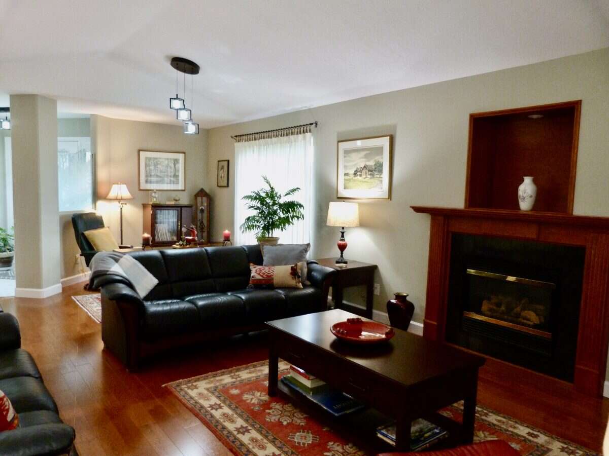 Beautiful home in Aberdeen Golf Course community 