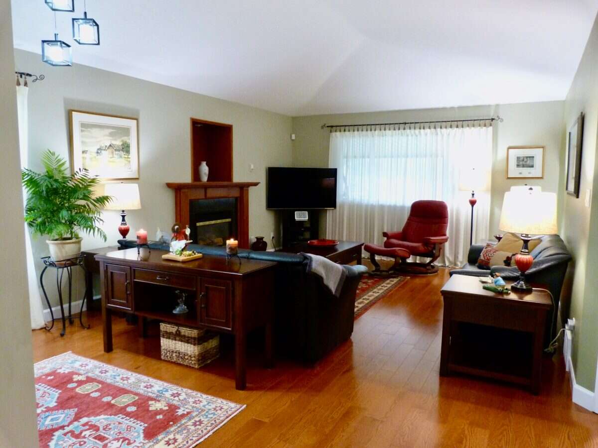 Beautiful home in Aberdeen Golf Course community 