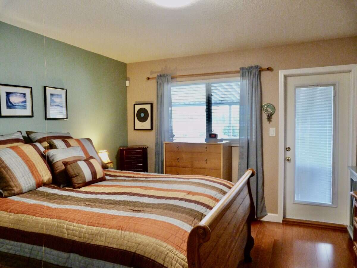 Beautiful home in Aberdeen Golf Course community 
