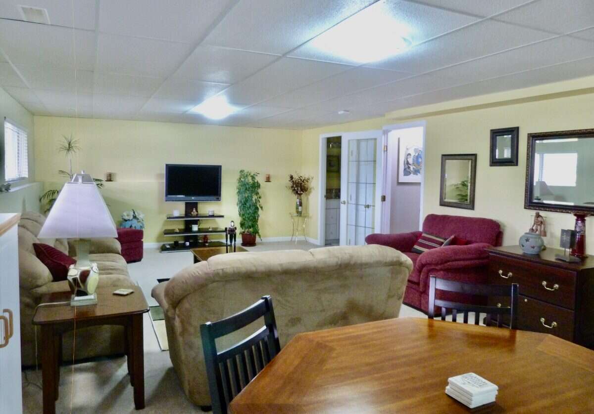 Beautiful home in Aberdeen Golf Course community 