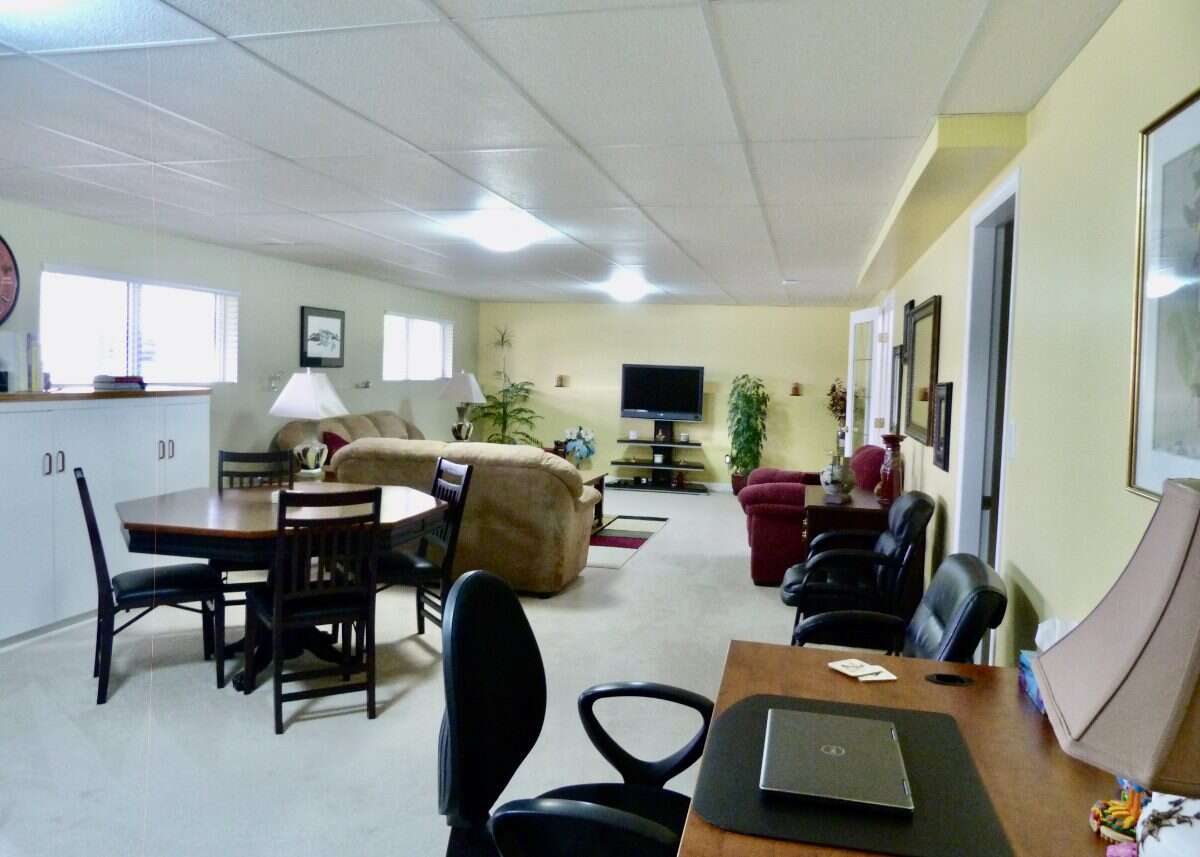 Beautiful home in Aberdeen Golf Course community 
