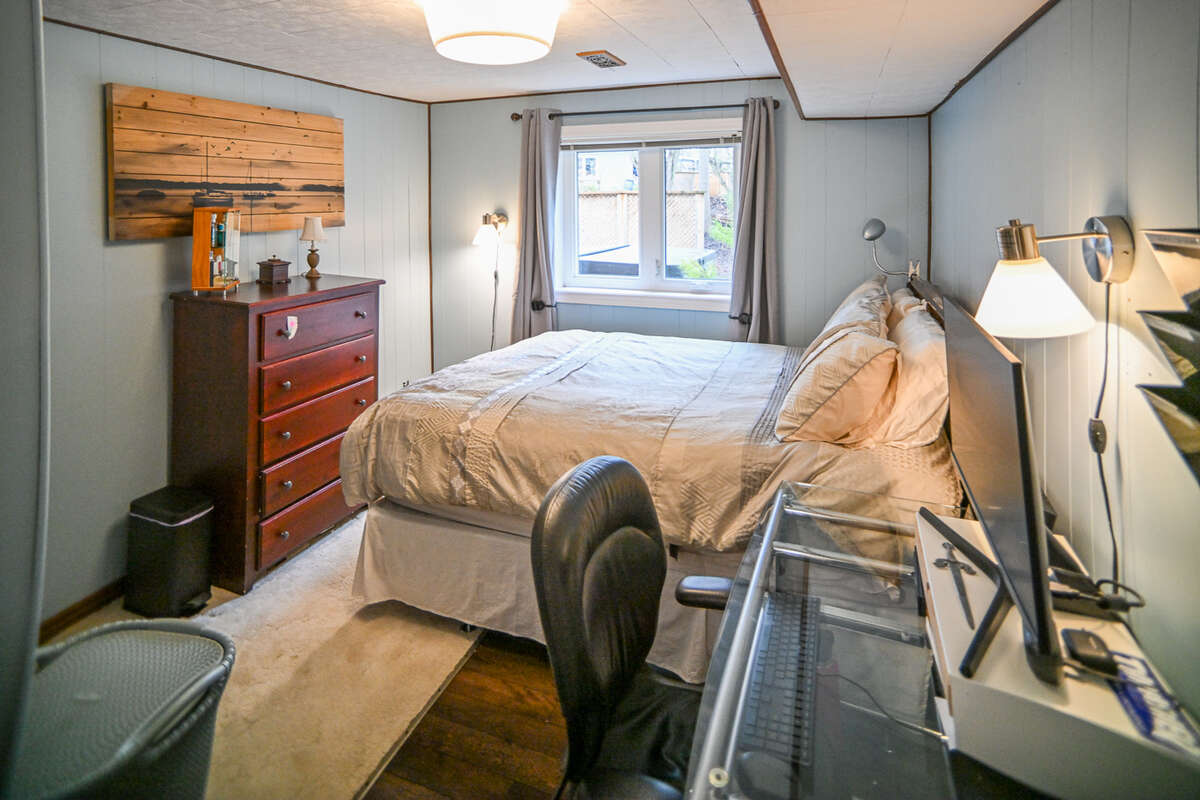 Bright lower level bedrooms. (queen bed)