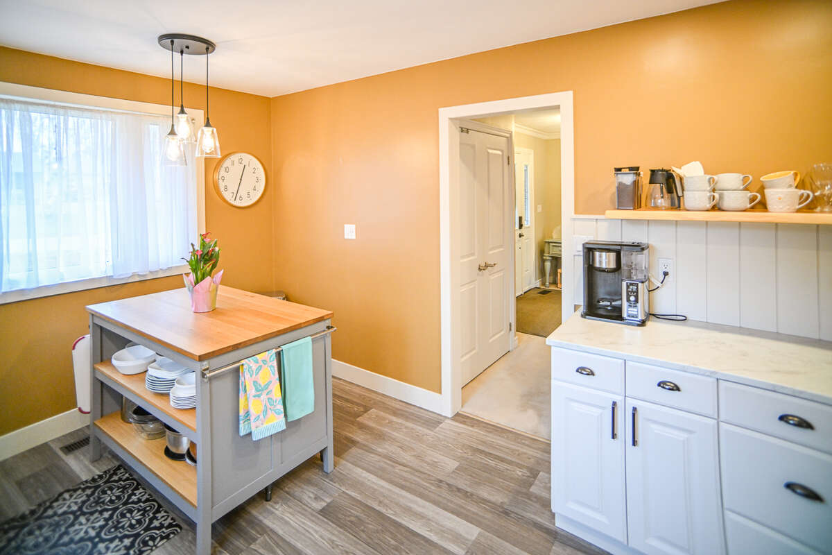 Eat-in kitchen a possibility.