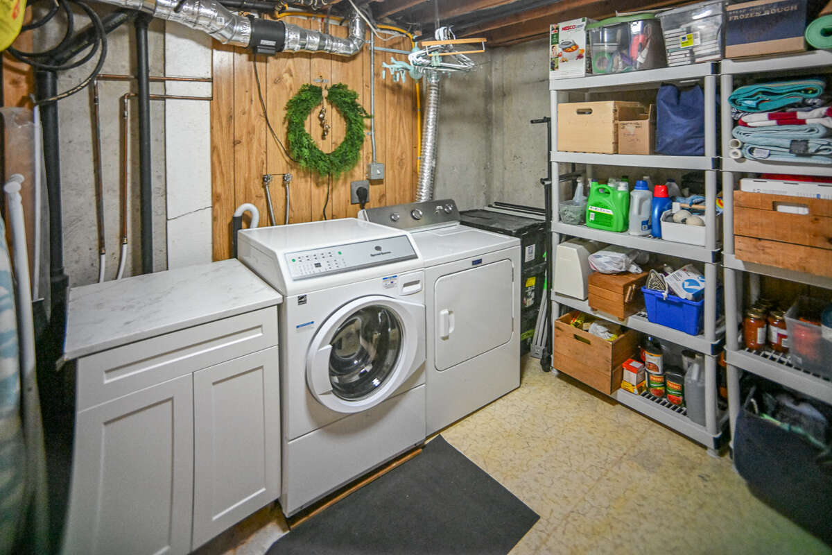 Bright lower level bedrooms. (queen bed)