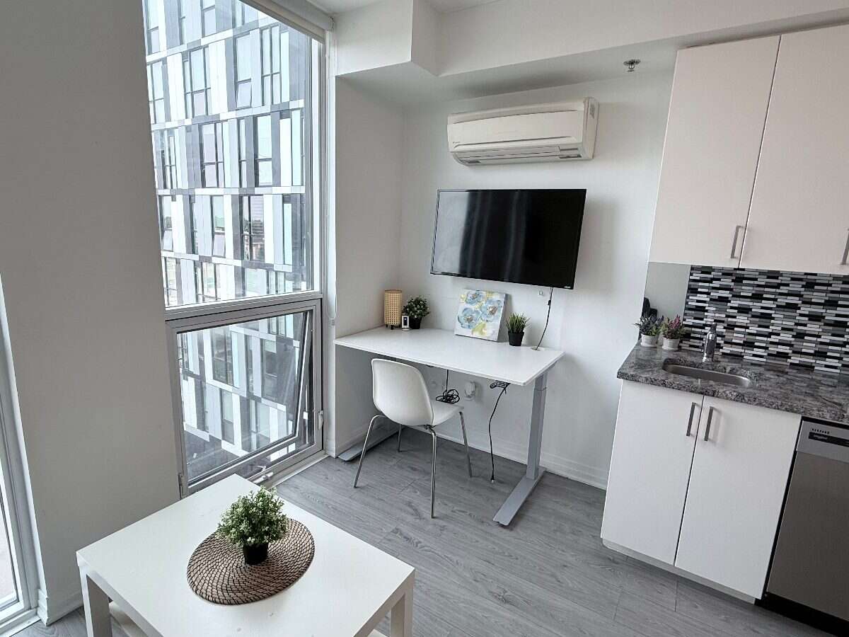 Well-maintained, fully furnished studio in Oshawa