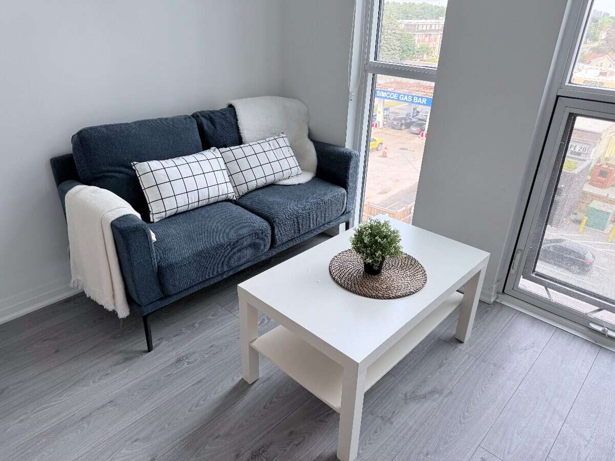 Well-maintained, fully furnished studio in Oshawa