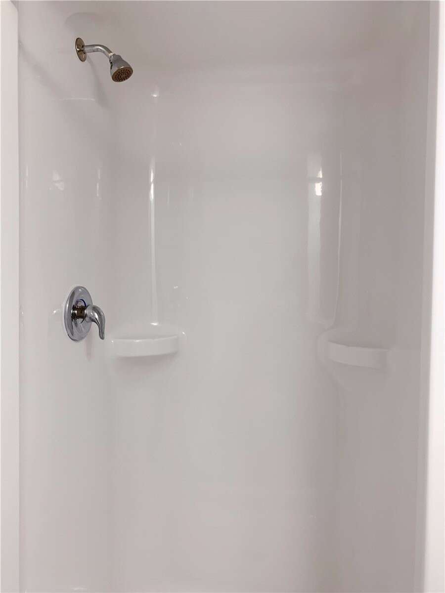 Well-maintained, fully furnished studio in Oshawa
