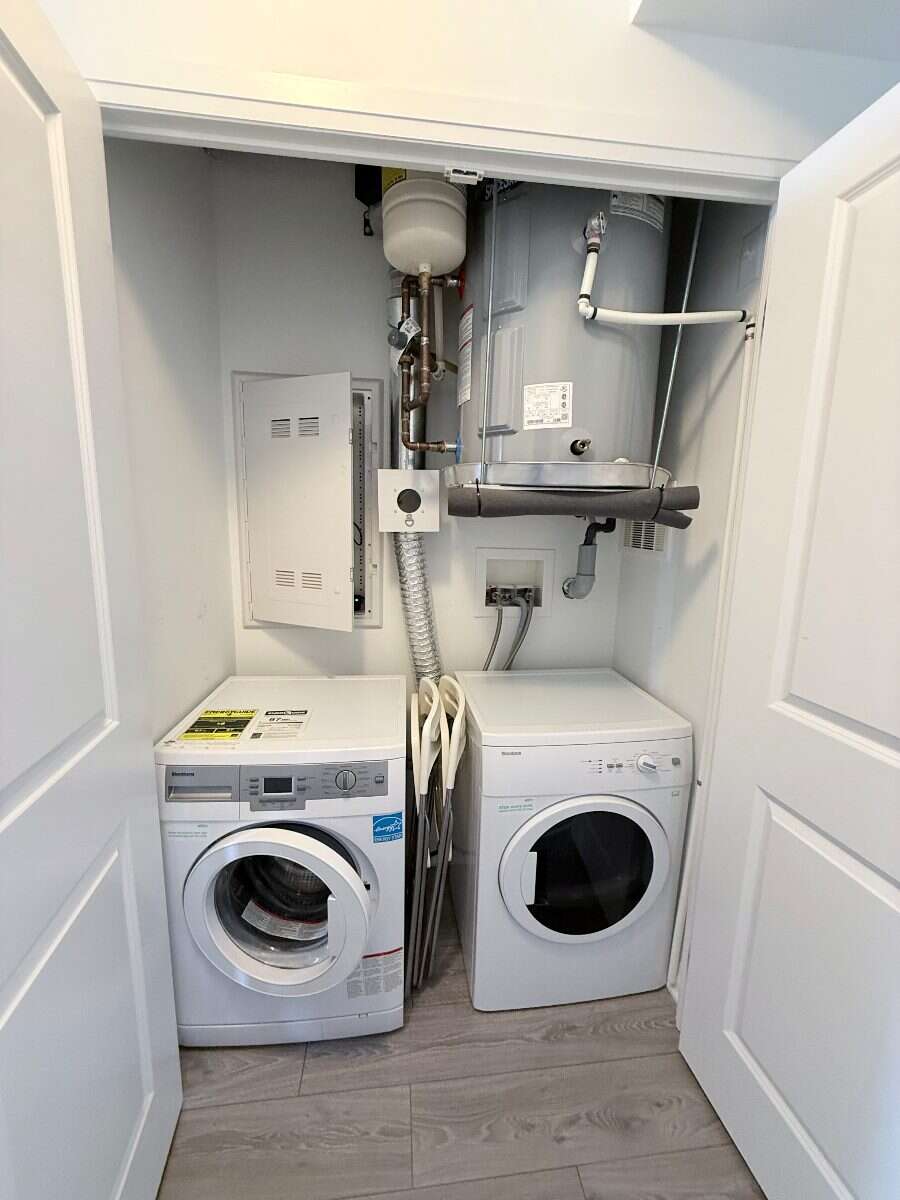 Well-maintained, fully furnished studio in Oshawa