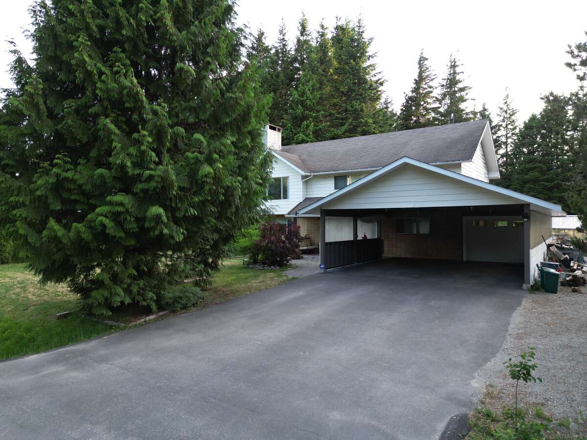 House For Sale in Kitimat, BC - 4 bed, 2 bath