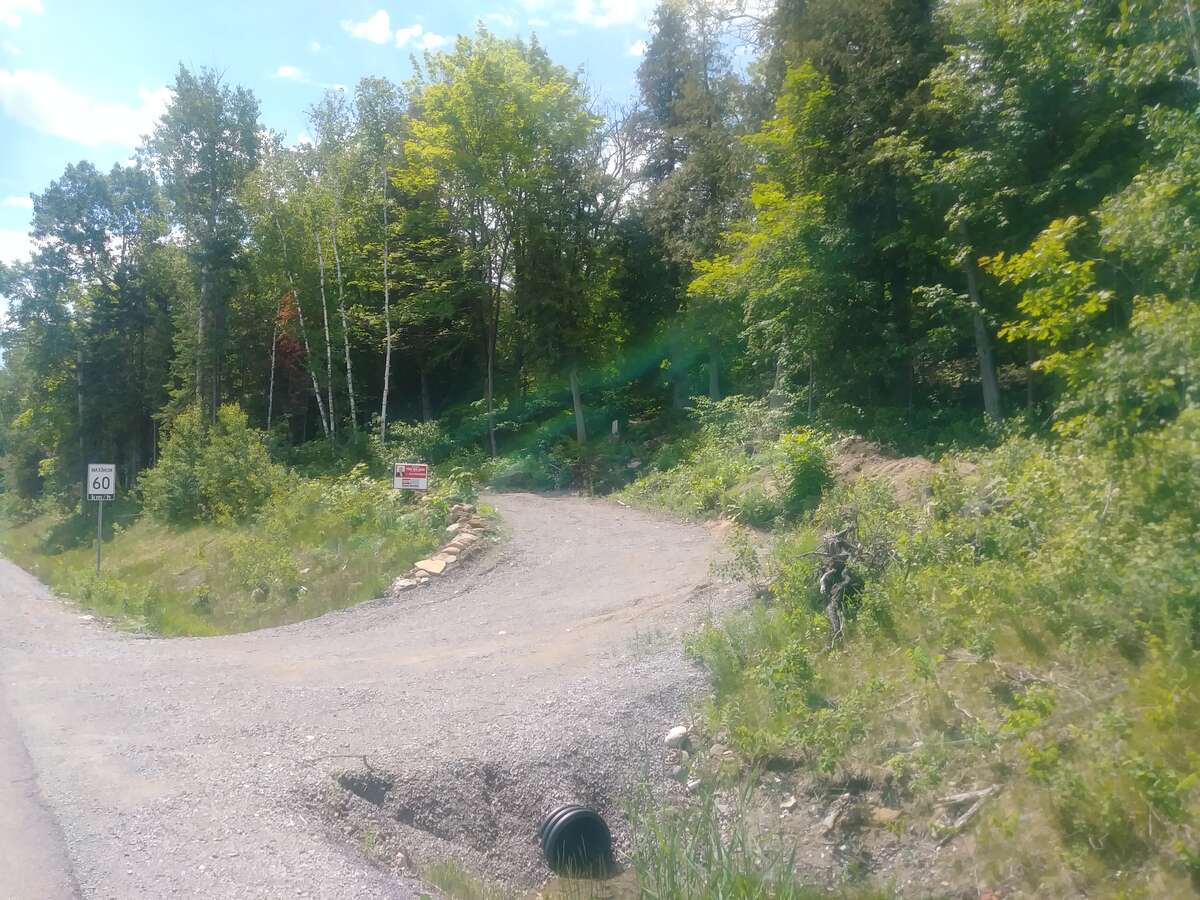 Suited for a basement garage which can allow lowering this lane