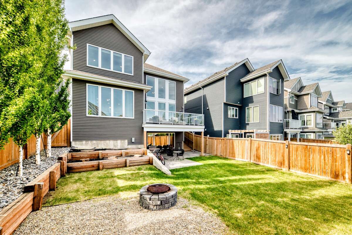4 Bedroom 3.5 Bath, Walkout in Summerside Lake