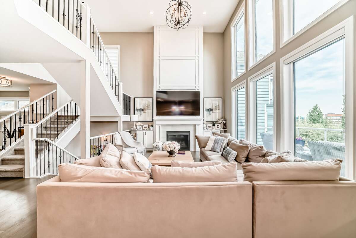 4 Bedroom 3.5 Bath, Walkout in Summerside Lake